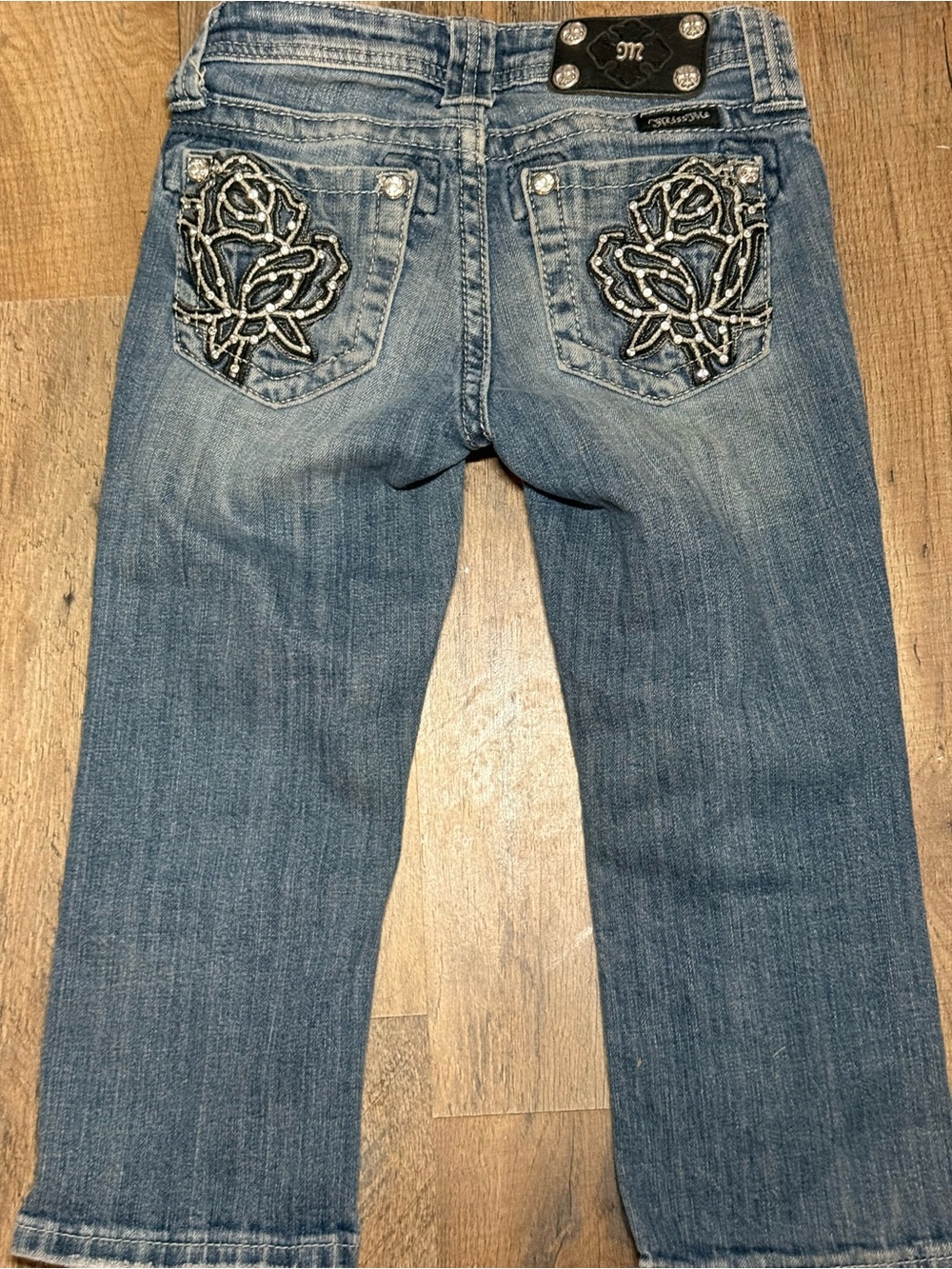 Miss Me Girls Rhinestone Rose Embroidered Capri Denim Jeans | •Size 10•